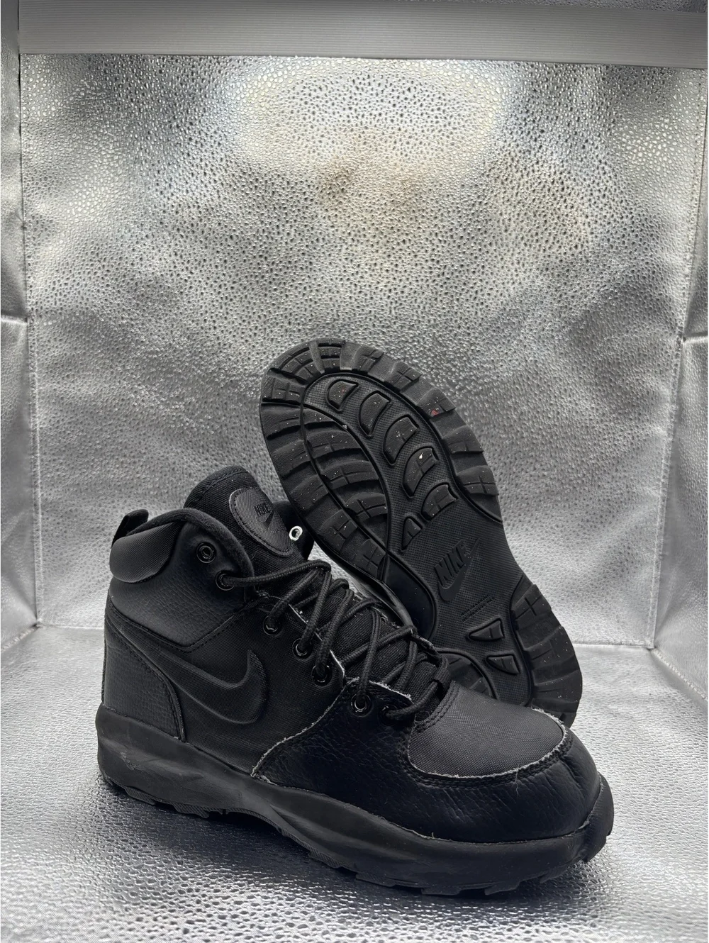 Nike manoa leather boots triple black GS